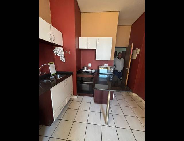 1 BEDROOM FLAT FOR SALE IN BRAAMFONTEIN